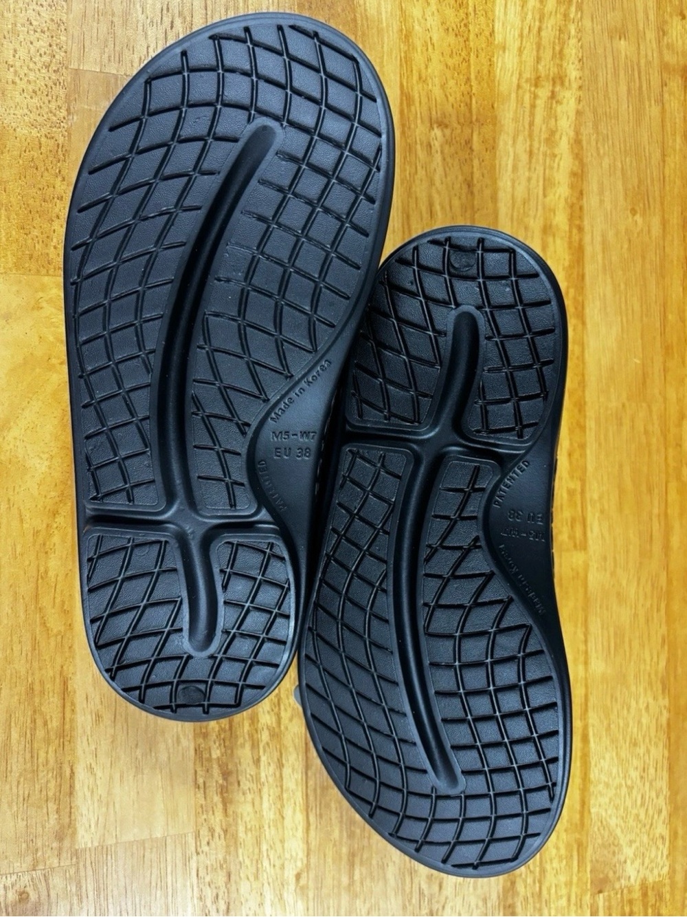 OOFOS Women's Black Thong Sandals Women’s Size 7, Men’s 5, EU 38 Slip On Comfort - Picture 5 of 10
